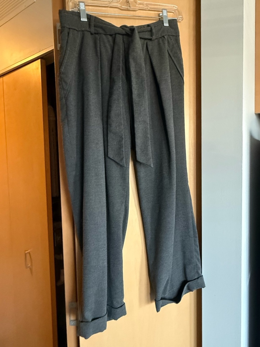 Anthropologie Tie-Waist Ankle Work Pant in Gray. Size 6.